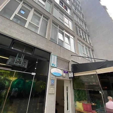 At “kompleksi Kika 2” Daire Tiran